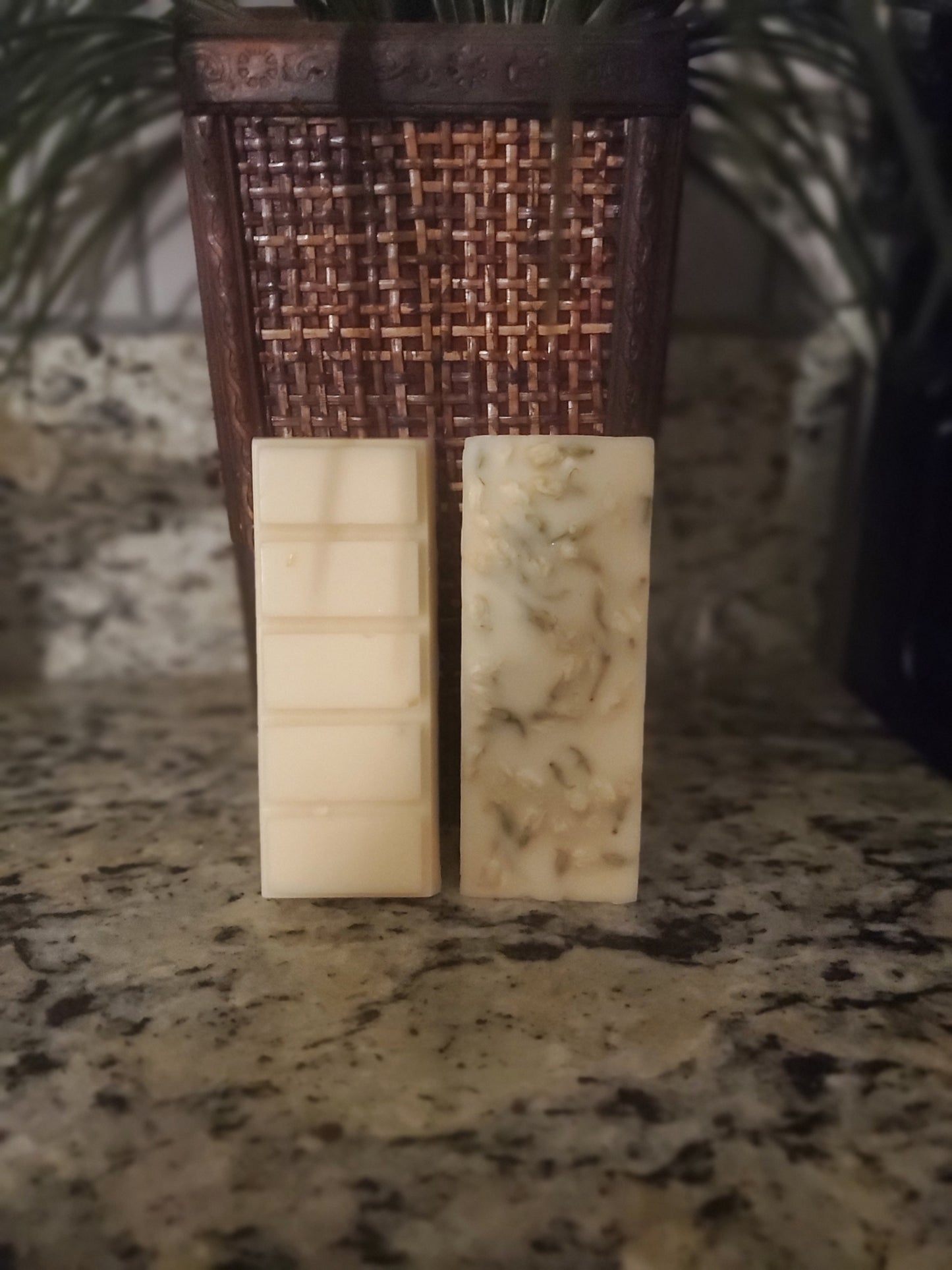 BLACK CURRANT AND JASMINE SCENTED WAX MELT BARS